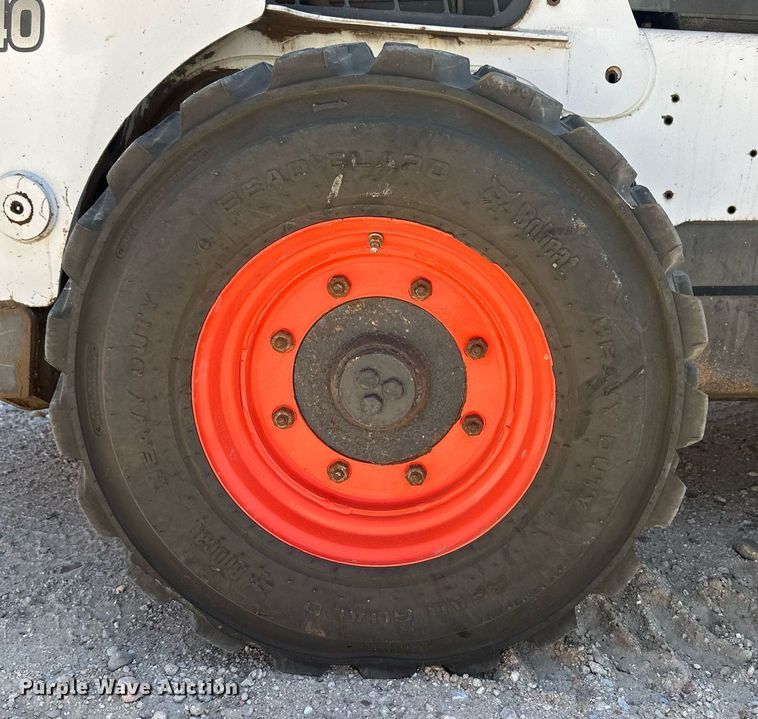 image for item OC9405 2018 Bobcat S740  skid steer loader