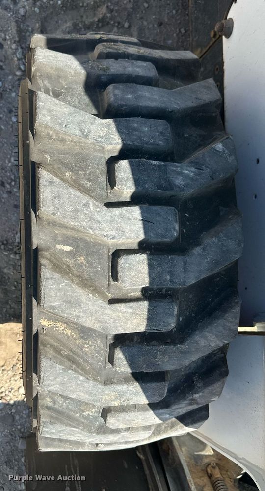 image for item OC9405 2018 Bobcat S740  skid steer loader