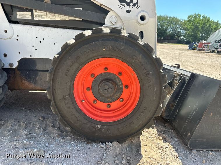 image for item OC9405 2018 Bobcat S740  skid steer loader