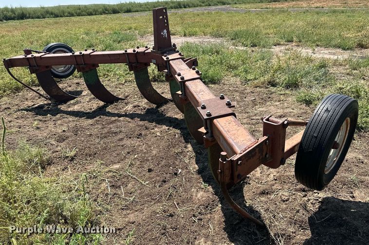 image for item OC9408 International Harvester  ripper