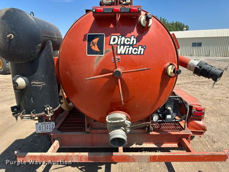 image for item OC9409 2011 Ditch Witch FX30  vacuum excavator
