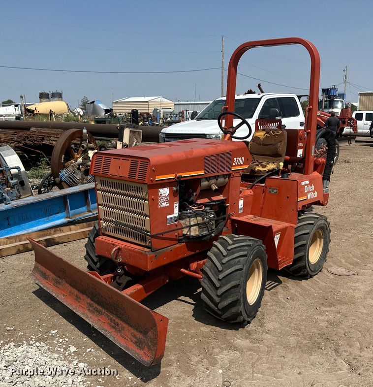 image for item OC9429 2000 Ditch Witch 3700  trencher