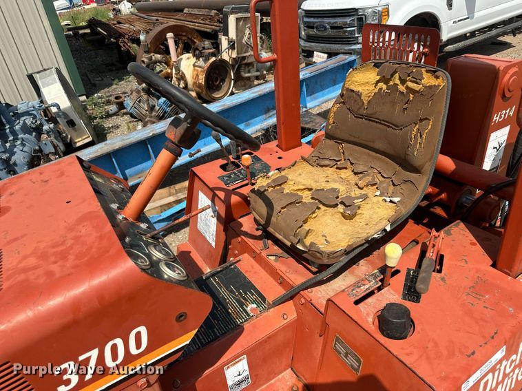 image for item OC9429 2000 Ditch Witch 3700  trencher