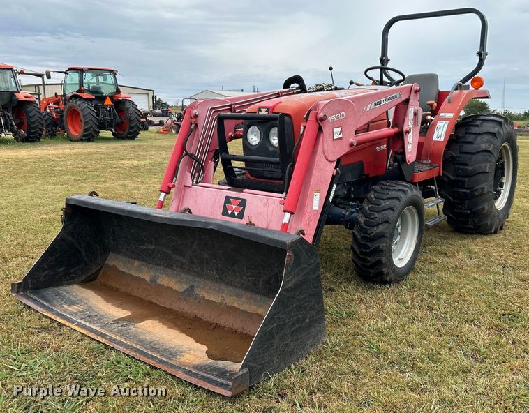 image for item DJ6333 Massey Ferguson 1552  MFWD tractor