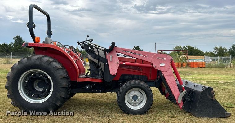 image for item DJ6333 Massey Ferguson 1552  MFWD tractor