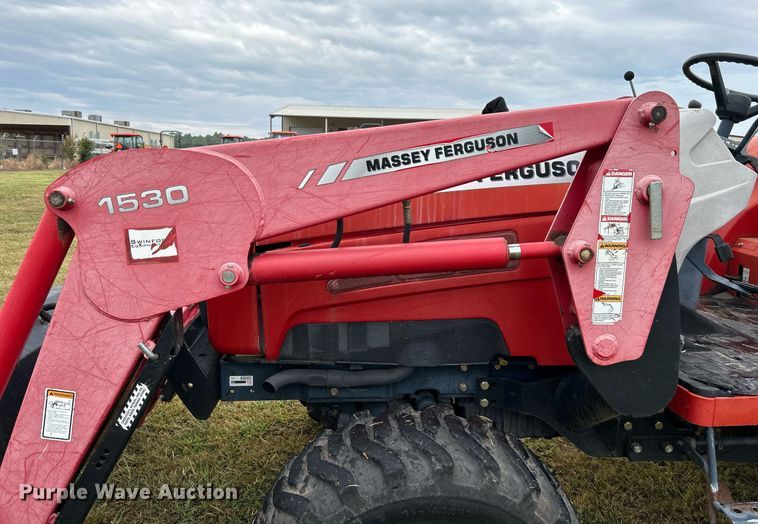 image for item DJ6333 Massey Ferguson 1552  MFWD tractor