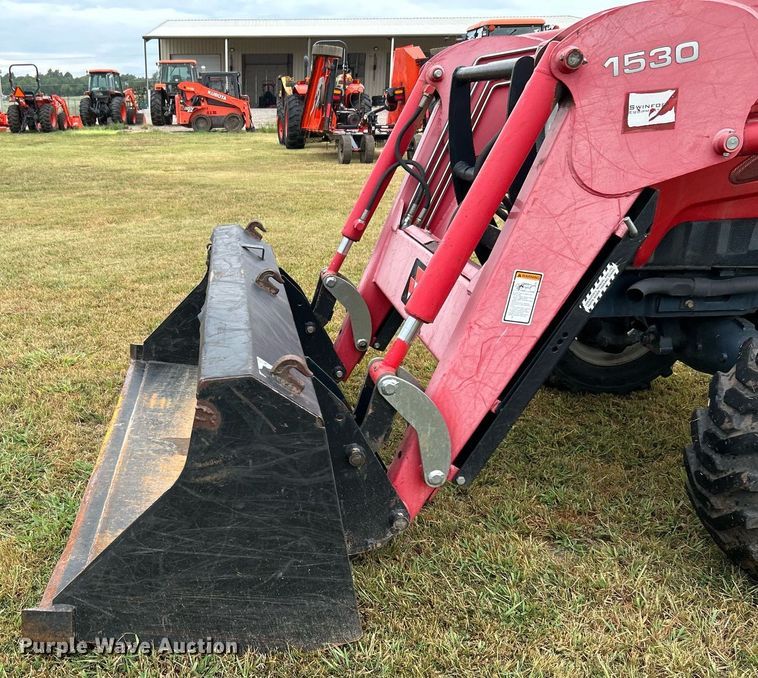 image for item DJ6333 Massey Ferguson 1552  MFWD tractor