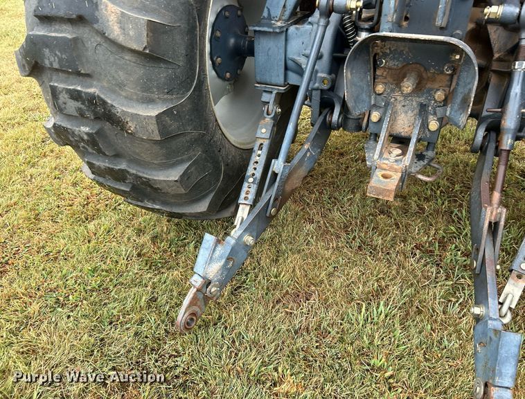 image for item DJ6333 Massey Ferguson 1552  MFWD tractor