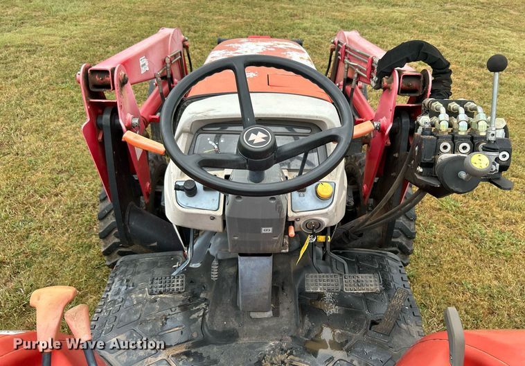 image for item DJ6333 Massey Ferguson 1552  MFWD tractor