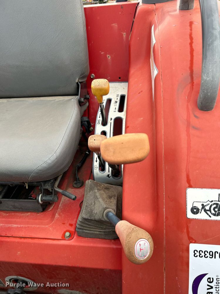 image for item DJ6333 Massey Ferguson 1552  MFWD tractor