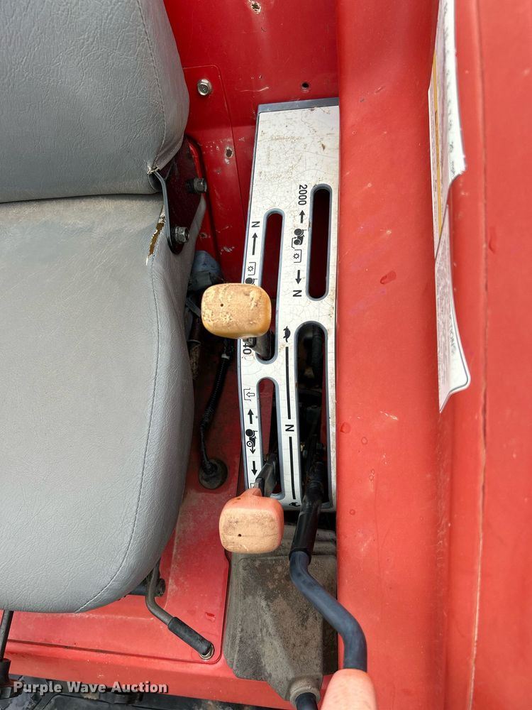 image for item DJ6333 Massey Ferguson 1552  MFWD tractor