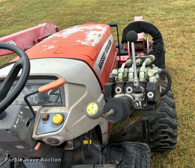 image for item DJ6333 Massey Ferguson 1552  MFWD tractor