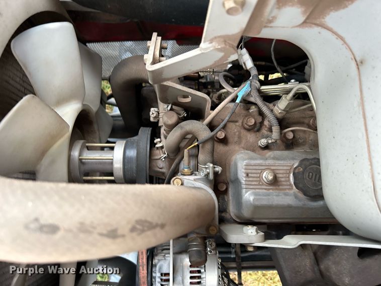 image for item DJ6333 Massey Ferguson 1552  MFWD tractor