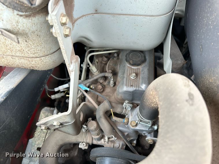 image for item DJ6333 Massey Ferguson 1552  MFWD tractor