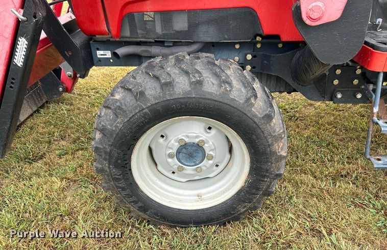 image for item DJ6333 Massey Ferguson 1552  MFWD tractor