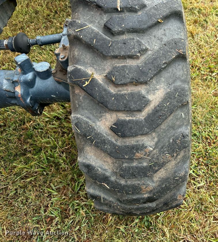 image for item DJ6333 Massey Ferguson 1552  MFWD tractor