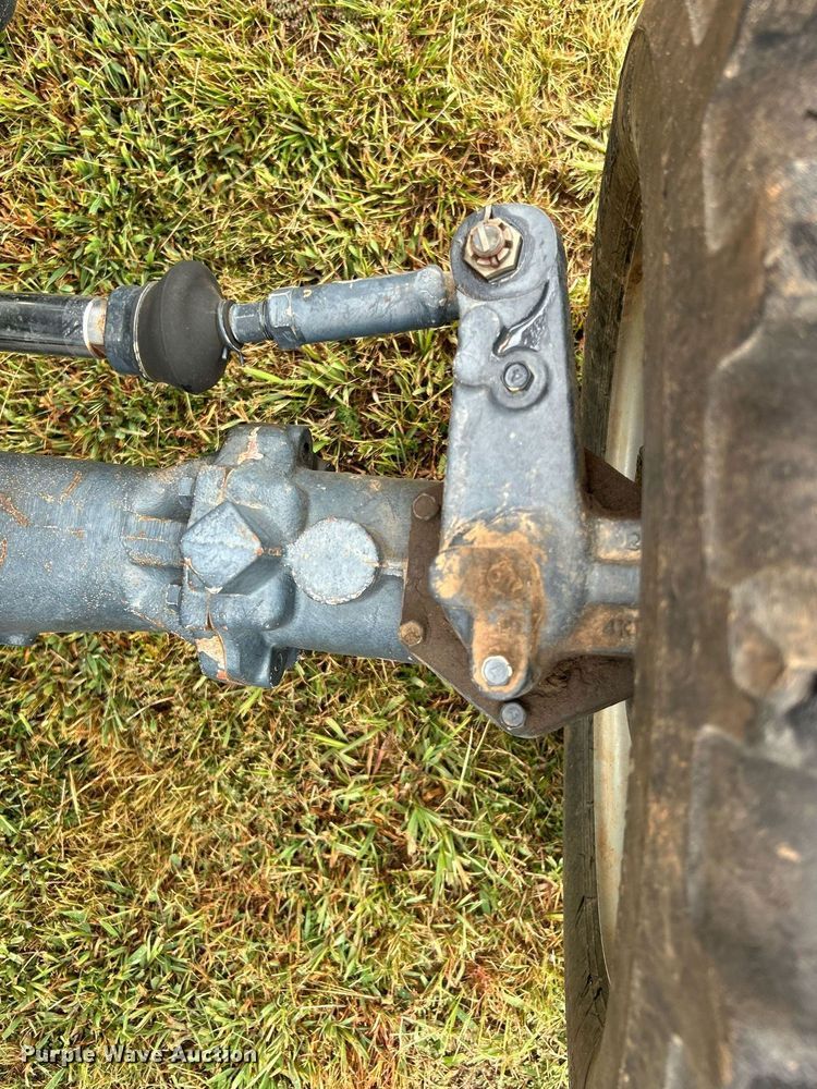 image for item DJ6333 Massey Ferguson 1552  MFWD tractor