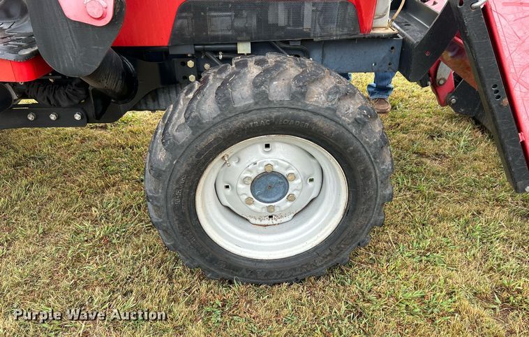 image for item DJ6333 Massey Ferguson 1552  MFWD tractor