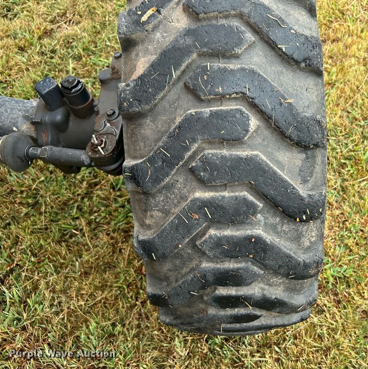 image for item DJ6333 Massey Ferguson 1552  MFWD tractor