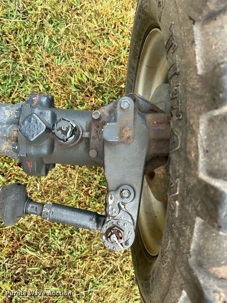 image for item DJ6333 Massey Ferguson 1552  MFWD tractor