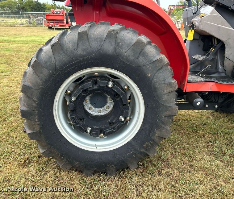 image for item DJ6333 Massey Ferguson 1552  MFWD tractor