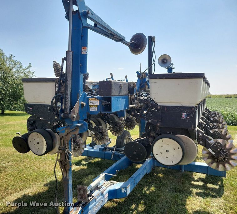 image for item DN4099 Kinze 3500  split row planter