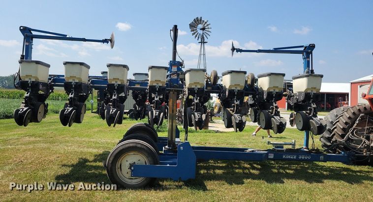 image for item DN4099 Kinze 3500  split row planter