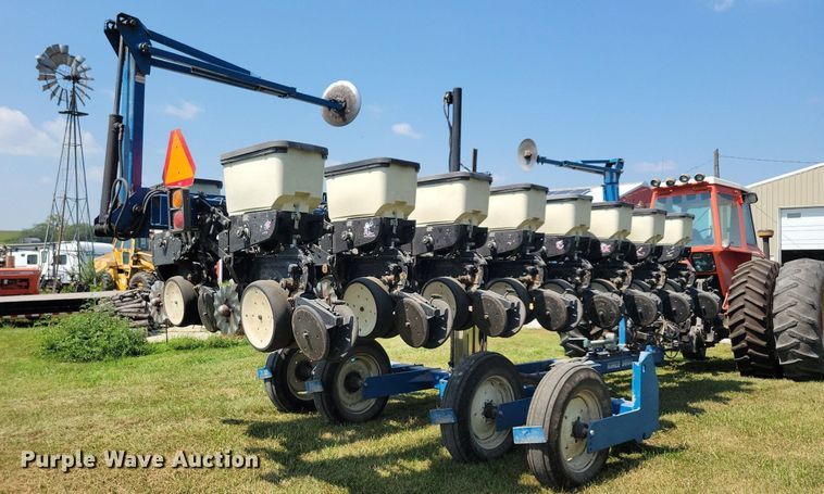 image for item DN4099 Kinze 3500  split row planter