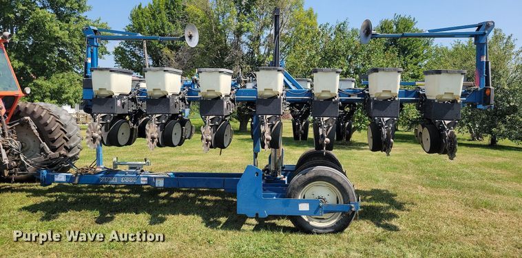 image for item DN4099 Kinze 3500  split row planter