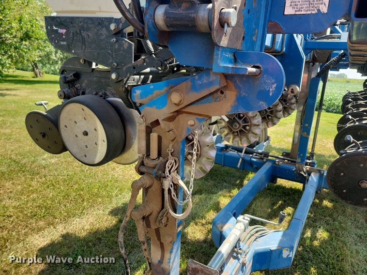 image for item DN4099 Kinze 3500  split row planter