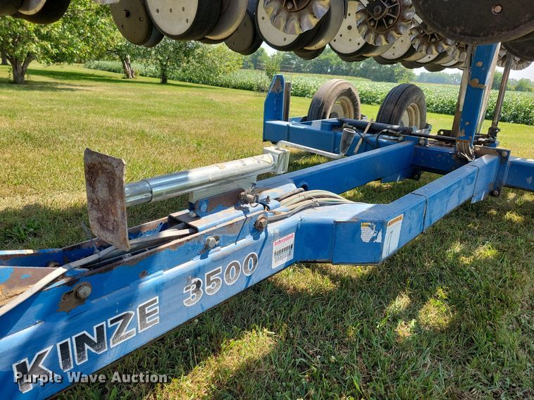 image for item DN4099 Kinze 3500  split row planter