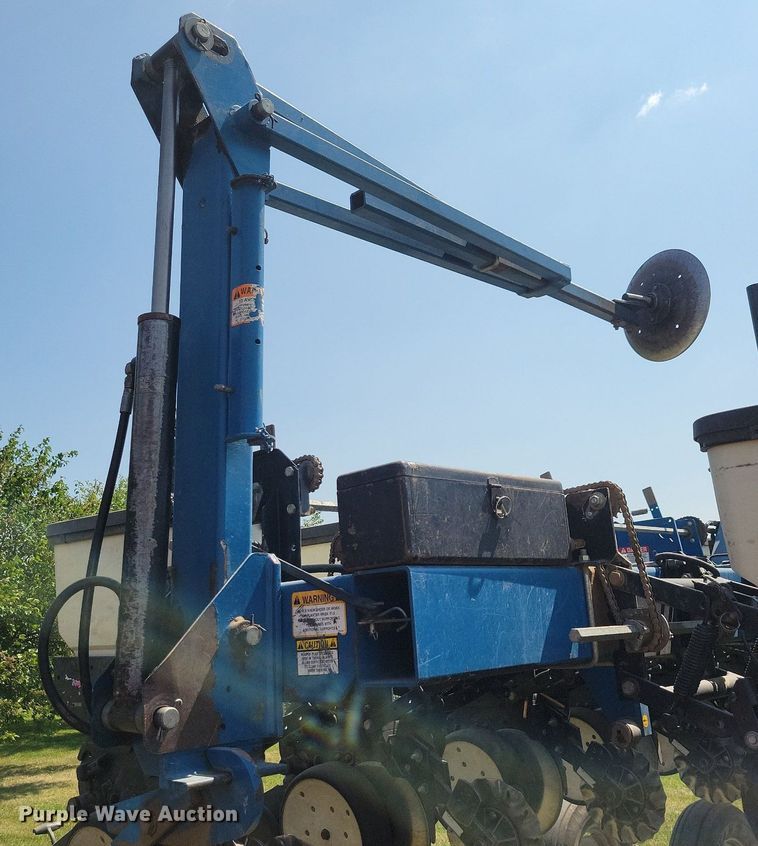 image for item DN4099 Kinze 3500  split row planter