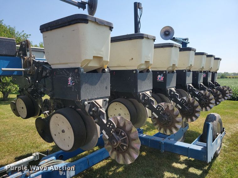 image for item DN4099 Kinze 3500  split row planter