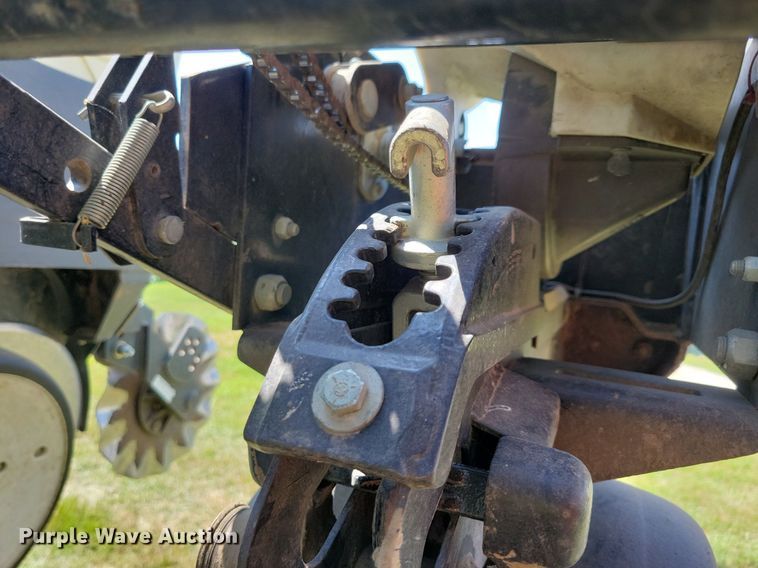 image for item DN4099 Kinze 3500  split row planter