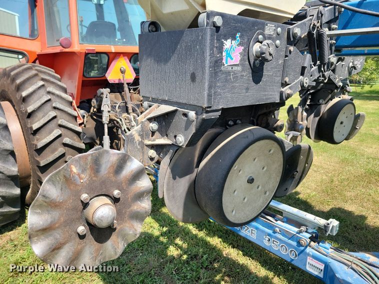 image for item DN4099 Kinze 3500  split row planter