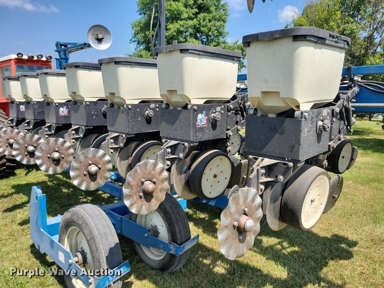 image for item DN4099 Kinze 3500  split row planter