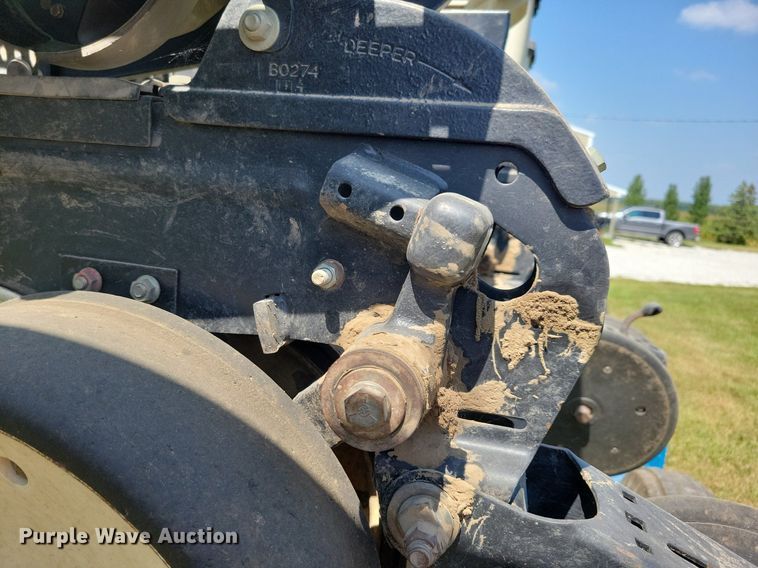 image for item DN4099 Kinze 3500  split row planter