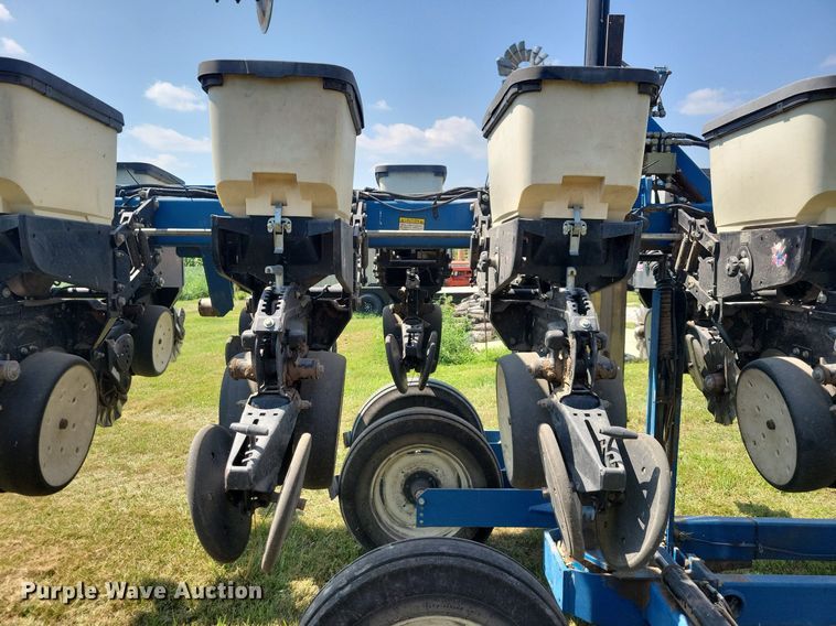 image for item DN4099 Kinze 3500  split row planter