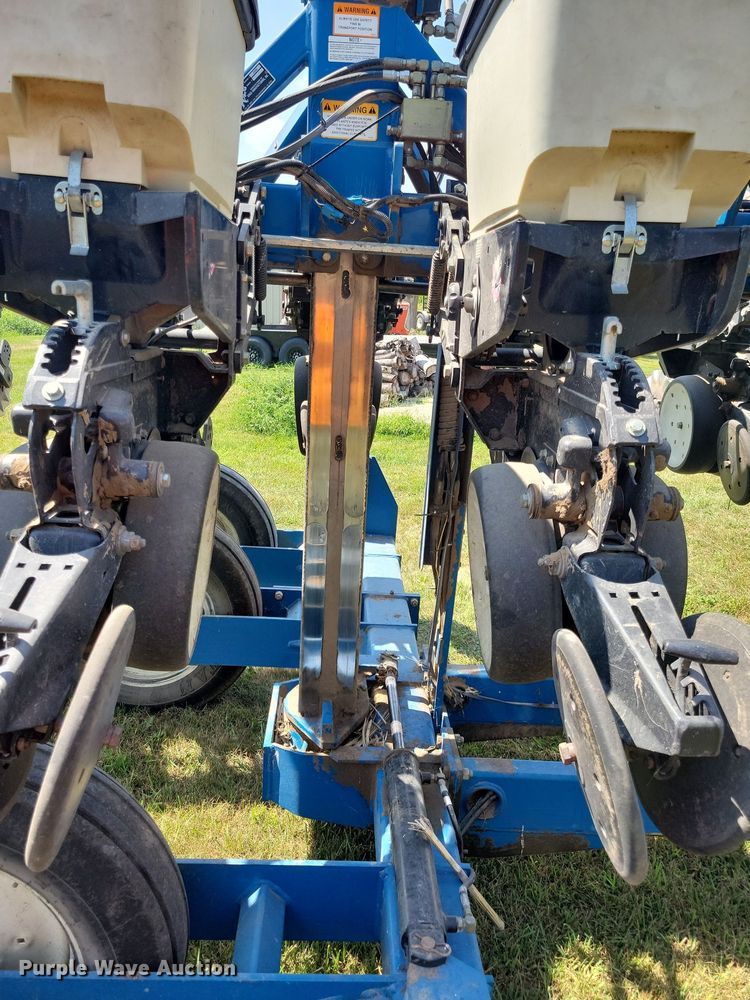image for item DN4099 Kinze 3500  split row planter
