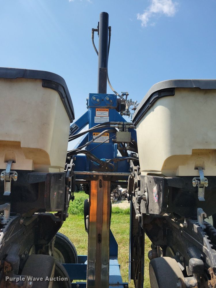 image for item DN4099 Kinze 3500  split row planter