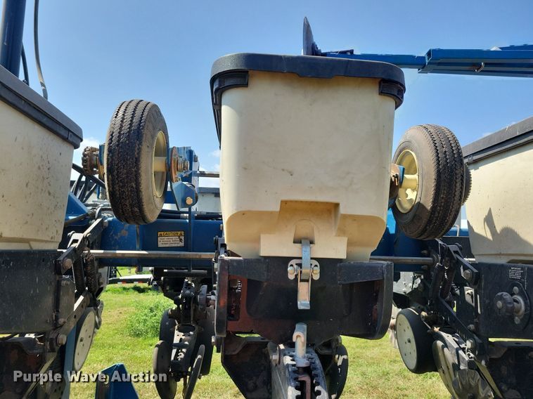 image for item DN4099 Kinze 3500  split row planter