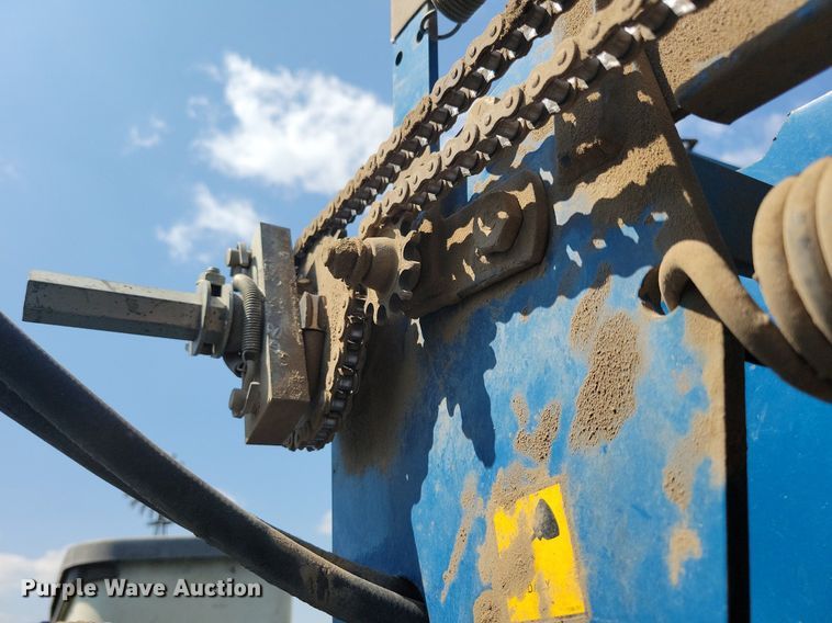 image for item DN4099 Kinze 3500  split row planter