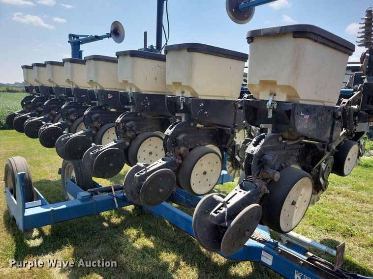 image for item DN4099 Kinze 3500  split row planter