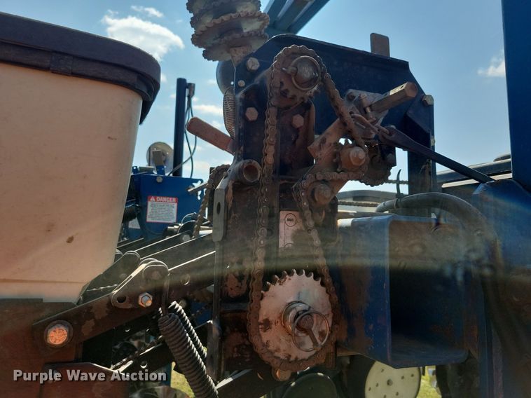 image for item DN4099 Kinze 3500  split row planter