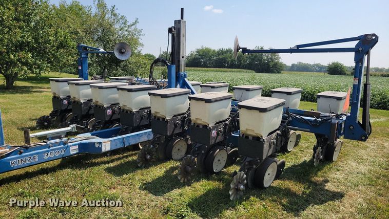 image for item DN4099 Kinze 3500  split row planter