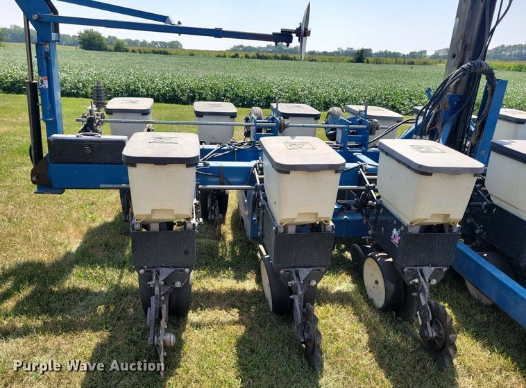 image for item DN4099 Kinze 3500  split row planter
