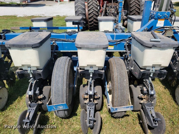 image for item DN4099 Kinze 3500  split row planter