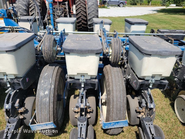image for item DN4099 Kinze 3500  split row planter