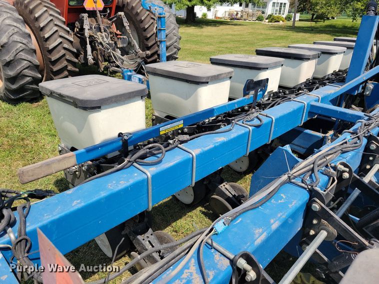 image for item DN4099 Kinze 3500  split row planter