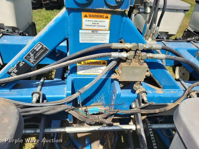 image for item DN4099 Kinze 3500  split row planter